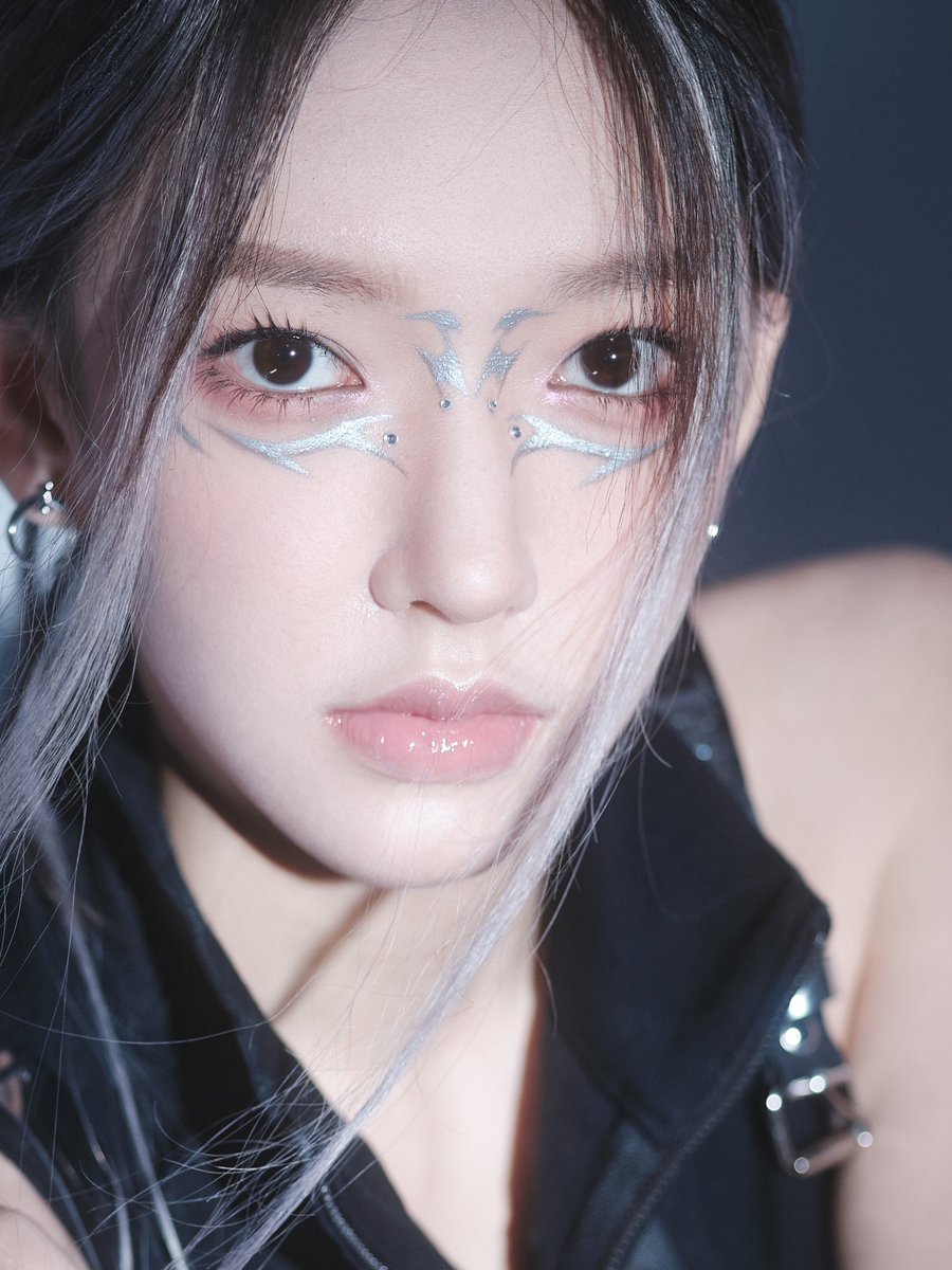YUEHUA_OFFICIAL's tweet photo. 【#程潇  #亚洲超星团】

银白机械妆搭配赛博科技风舞台，导师大秀《Rumble》惊喜开场，今晚20:00锁定TVB &amp; 优酷国际版！
#chengxiao #乐华娱乐 https://t.co/6TTe2r3wGM