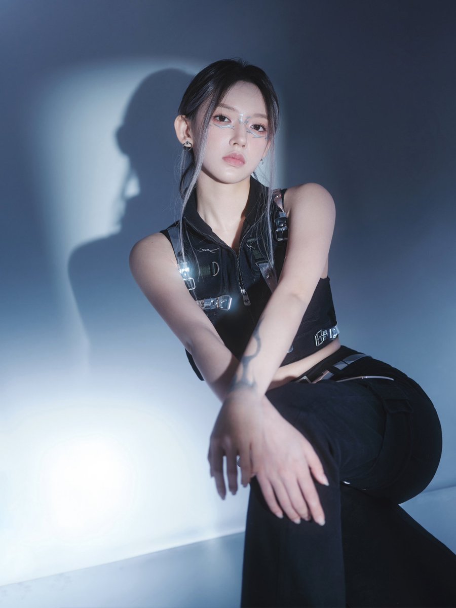 YUEHUA_OFFICIAL's tweet photo. 【#程潇  #亚洲超星团】

银白机械妆搭配赛博科技风舞台，导师大秀《Rumble》惊喜开场，今晚20:00锁定TVB &amp; 优酷国际版！
#chengxiao #乐华娱乐 https://t.co/6TTe2r3wGM