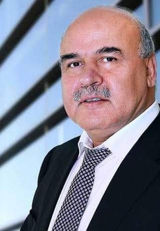 یک کلاه بردار، دزد و مافیا که ۶۰۰ملیون دالر از حکومت پیشین قرضدار است. سال گذشته وعده داد تا ۶ماه تمام موانع بانک‌های عزیزی و اسلامی را بر‌می‌دارد، اما وعده عملی نشد. امروز باردیگر وعده داد که ۱۰میلیارد دالر در خراسان‌افغانستان سرمایه‌گذاری می‌کند. مردم، از نابغه شرق، تا مغز