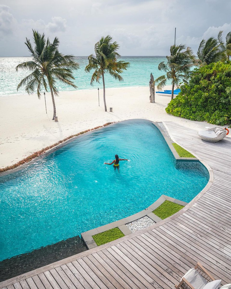 A place off limits to everyone but you 🤫 

Discover Voavah here: bit.ly/3rKYQPY

📷 @thewildindiangirl

#fsmaldives #fsprivateretreats #privateisland #voavah #UNESCO #dreamwithfs