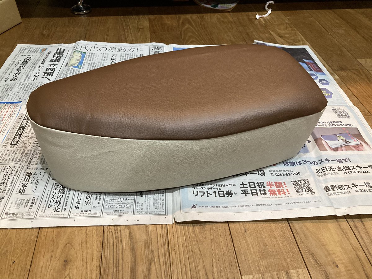 te49984199's tweet photo. #水没ジュリオの修理進捗
シート張替え完了!
タッカー針の残数、ギリ間に合った💦
20時頃、佐◯急便さんバッテリー届けてくれたので明日つけれる!
#ジュリオ #AF52 #水没車 https://t.co/j44hi13yRv