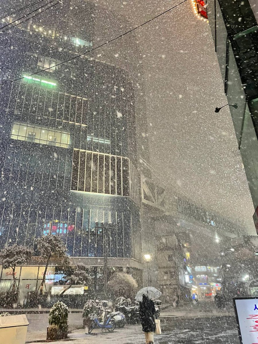 I remember the images of Seoul, where I spent the weekend with my friends.