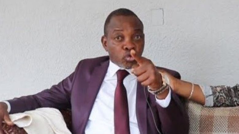 petertiani007's tweet photo. #RDC…:Ugrent!!! 🚨🚨Grave révélation!!! MUKEBAYI ALERTE 🚨 !!
De ma cellule à la Prison centrale de Makala, j'alerte le Président de la République sur les vrais enjeux de la discorde APK-Hotel de ville. Un camp cherche à récupérer les 18 millions USD consignés en caution, dans une banque locale, pour la construction du Marché central. Information certifiée. Honorable Mike Mukebayi.
