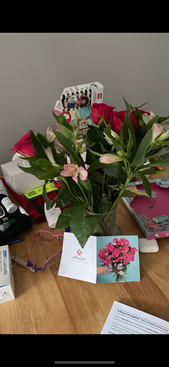 Spent over €40 with @efloristflowers for a special occasion and was left embarrassed when this miserable bouquet arrived at a friend’s house!

Could have got a better bunch in a petrol station for a tenner - checked their reviews after and I’m not the first this has happened to!