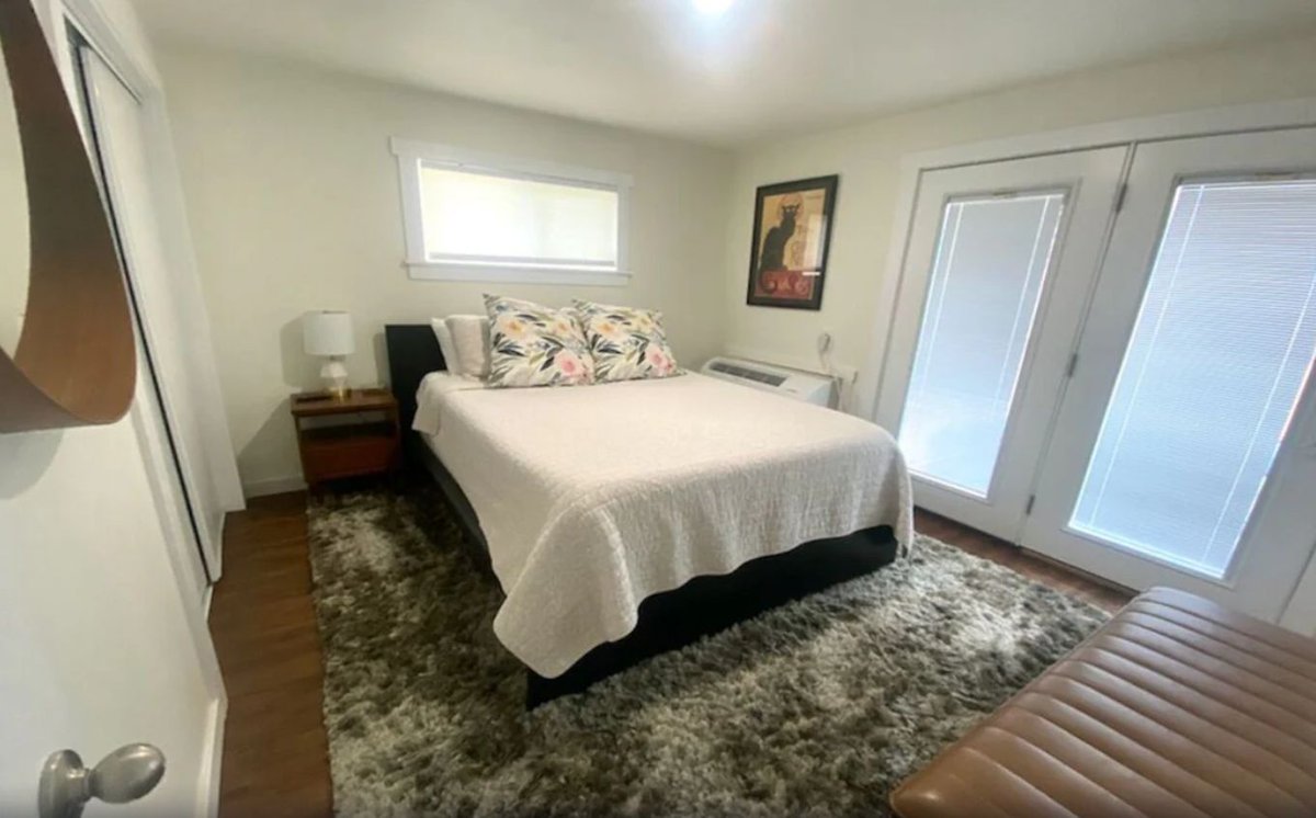 dott_stays's tweet image. This cute cosy #1bed/#1bath #apartment in #Carlton was #built in 2023, separate from the 1890 #Farmhouse it is attached to. Enjoy your own driveway, parking, patio, a kitchenette, separate bed &amp;amp; bath. 

To book or enquire, quote Ref: EX/CCA👉buff.ly/3wJhaYE

#staycation