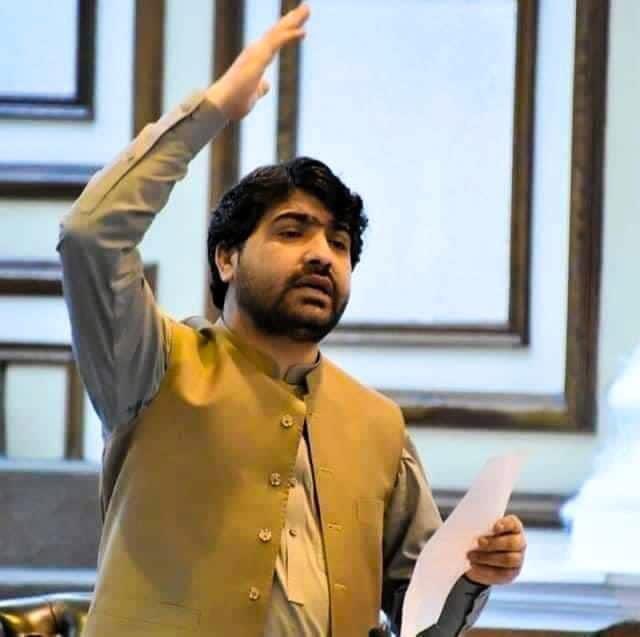 haroonwaxir's tweet photo. ده چاچې بدې شم قربان ېې شمه
ده ډېرو خوخ ېمه الحمدالله..!!
#Vote_for_PKMAP
#Vote_for_Democracy
#Vote_for_Tree #vote_for_mirkalamwazir
#PK104
#NorthWaziristan https://t.co/vQOEosyYHH