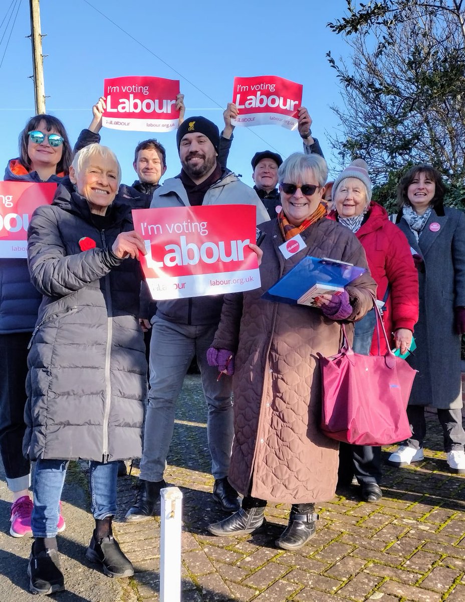 Another fantastic morning out in Easington with @BanburyLabour activists. The message 'it's time for a change' coming up again and again. #LabourDoorstep