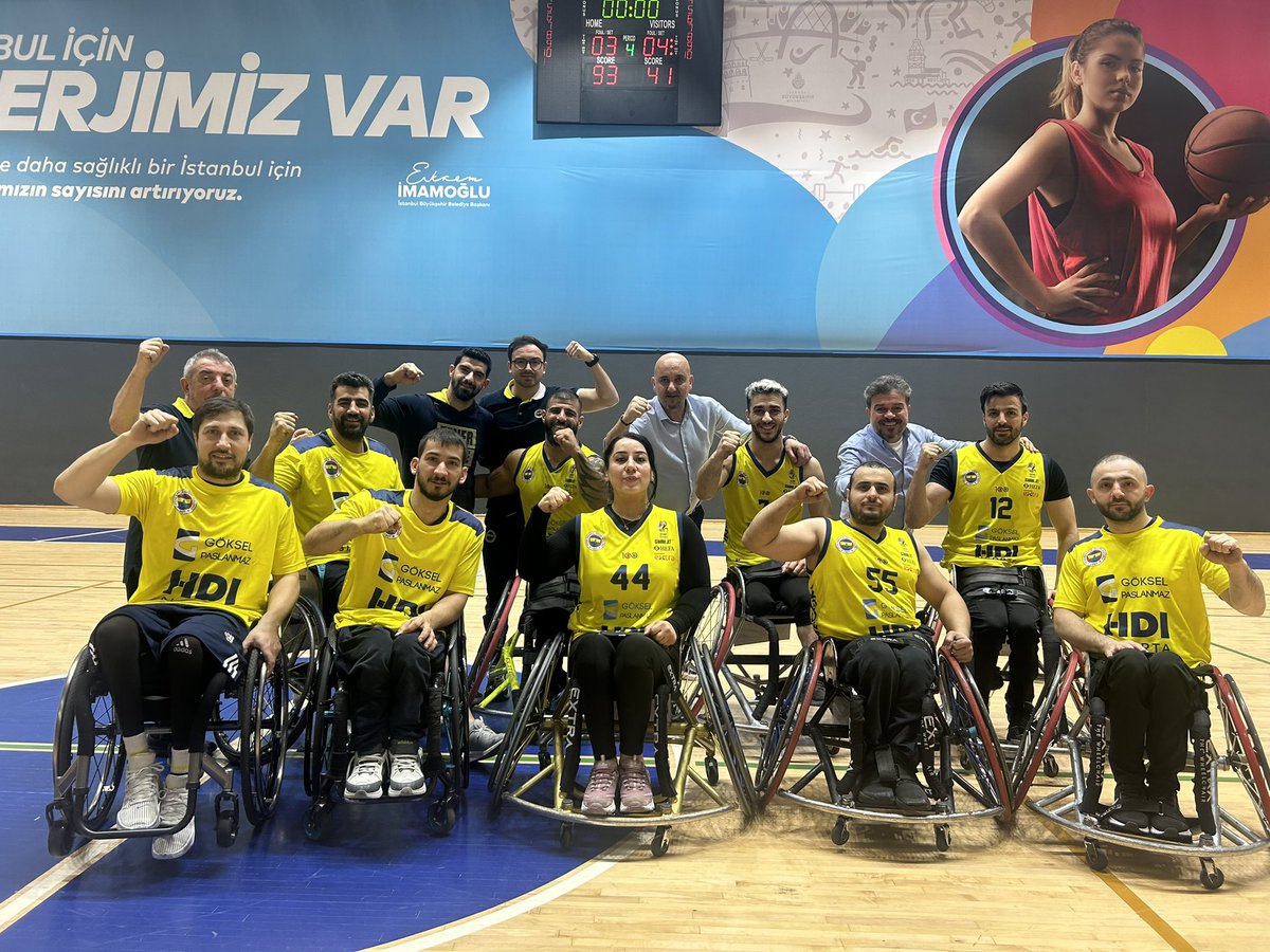fenerbahcetksb's tweet photo. Galibiyet pozumuz! 🤩 https://t.co/3yBXVzFYtm