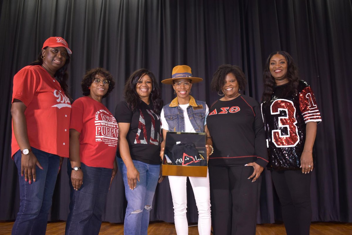 ritabrentcomedy's tweet photo. Happy Founders’ Day to my Sorors worldwide! Today, we celebrate 111 years of the #PowerofDST! I have enjoyed the beauty of instant sisterhood no matter where I am in the world. Here’s to more memories and most of all more impact! #DST1913 #dst #deltasigmatheta #deltapi https://t.co/yKL2rivVWI