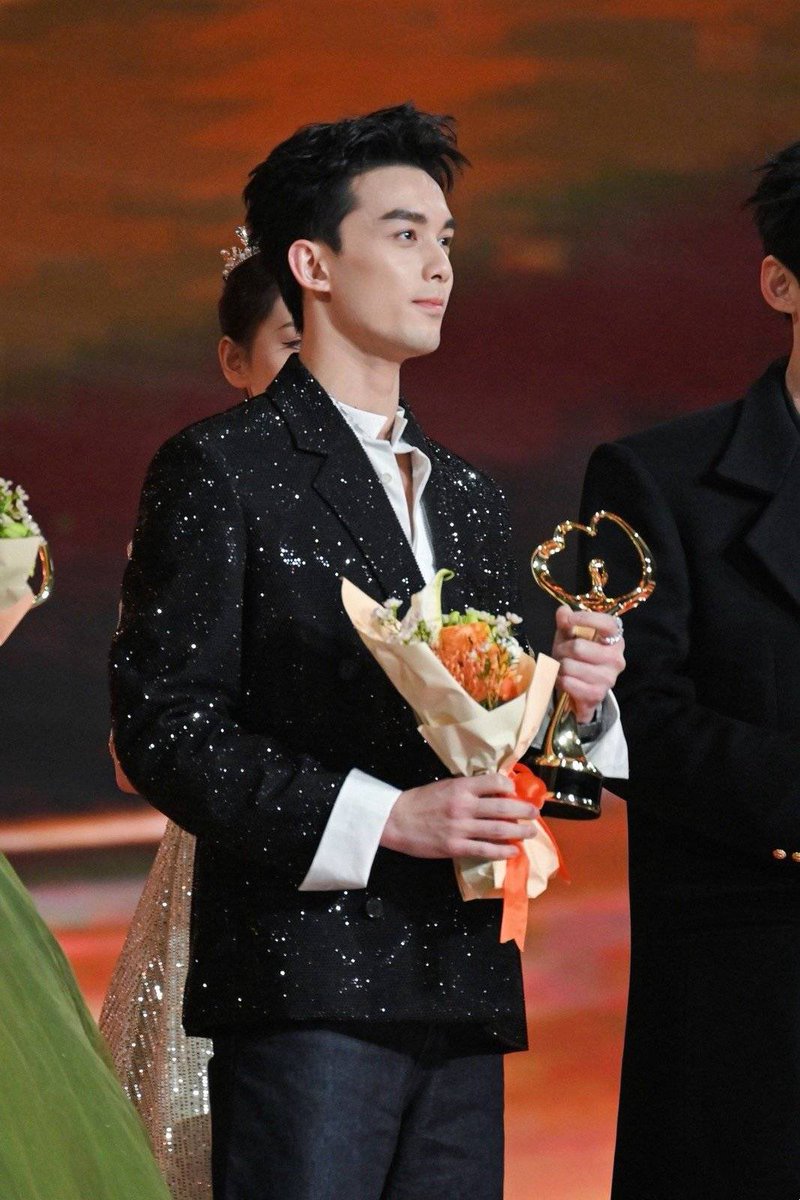 Congratulations to Weibo’s Quality Actor of the Year #WuLei !