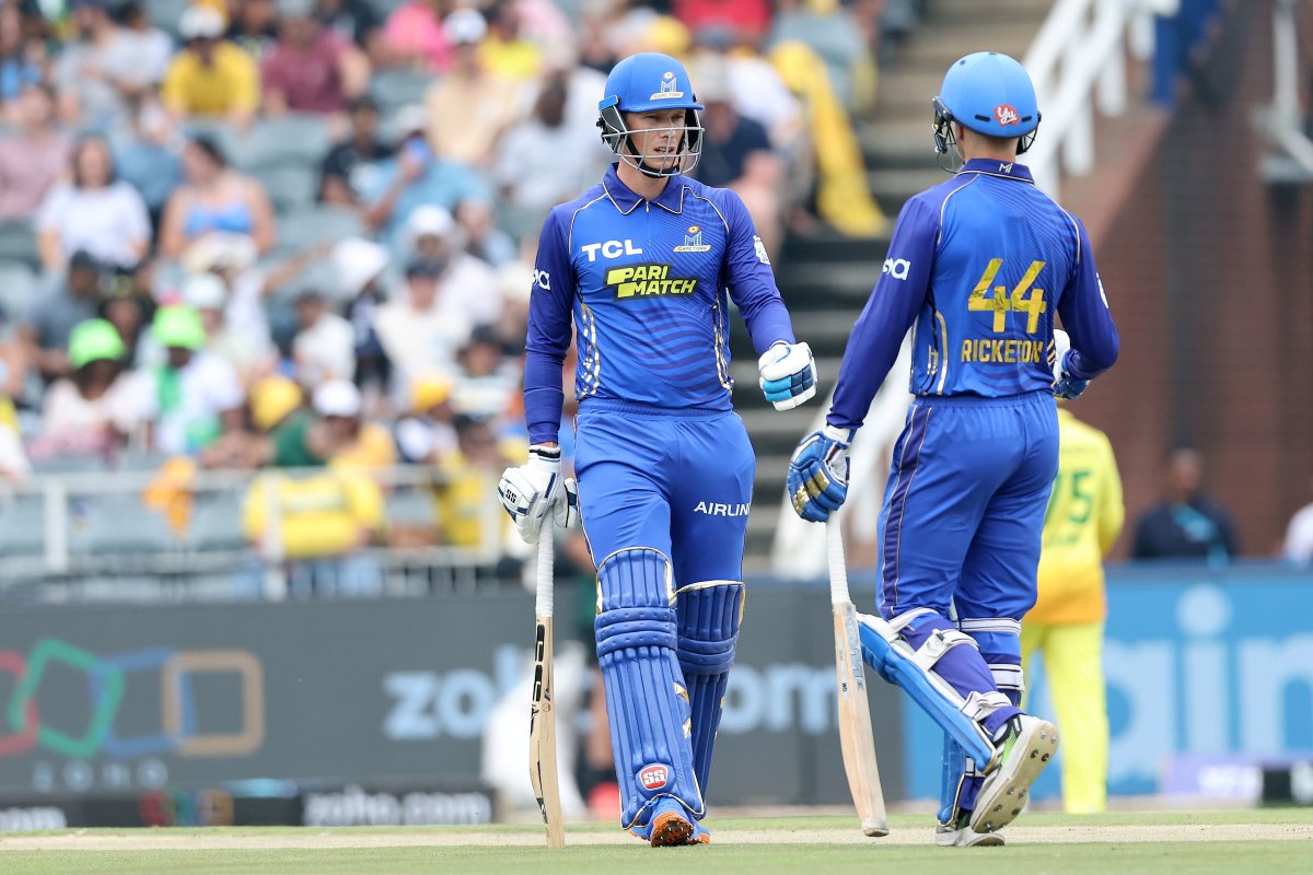 Rassie van der Dussen and Ryan Rickelton are on overdrive mode.

MI Cape Town have reached 114/0 in just 10 overs.

#SA202024 #SA20 #JSKvMICT #SouthAfricaCricket