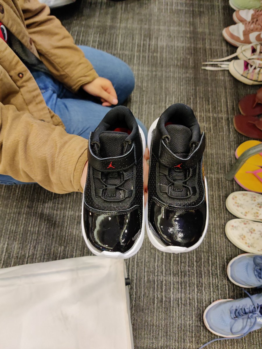 NUT2T's tweet photo. baby shoes for sale never worn https://t.co/KAZ6tHlJND