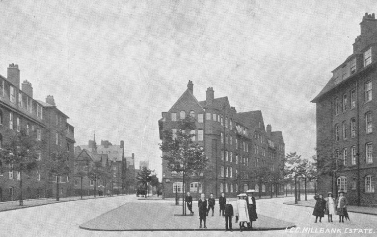 VanishedLondon's tweet image. The Millbank Estate and Millbank Penitentiary. The history of this estate and the prison which occupied part of the space before the estate, explored in my post at alondoninheritance.com/london-buildin…