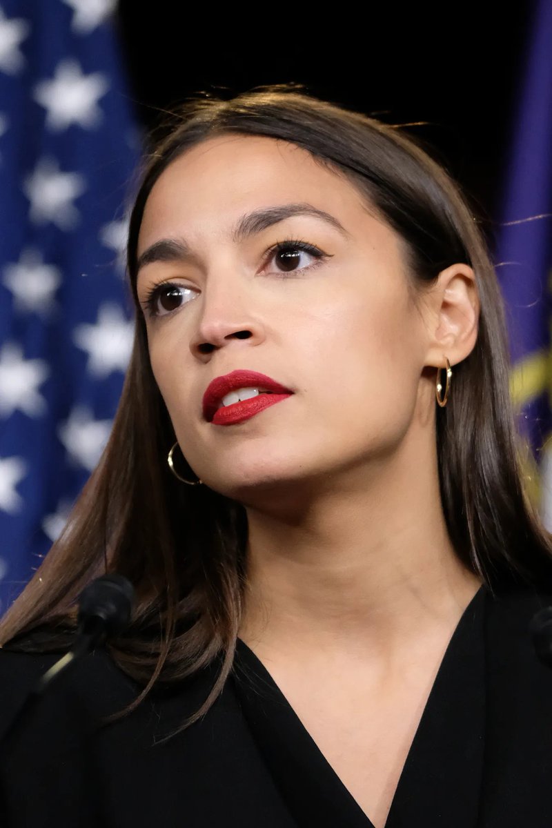 Je vois que tout le monde écrit désormais "AOC" pour parler de la nouvelle ministre à mi-temps de l'éducation. On va arrêter. En politique, il n'y a qu'une AOC, et elle briguera la présidence américaine un jour.