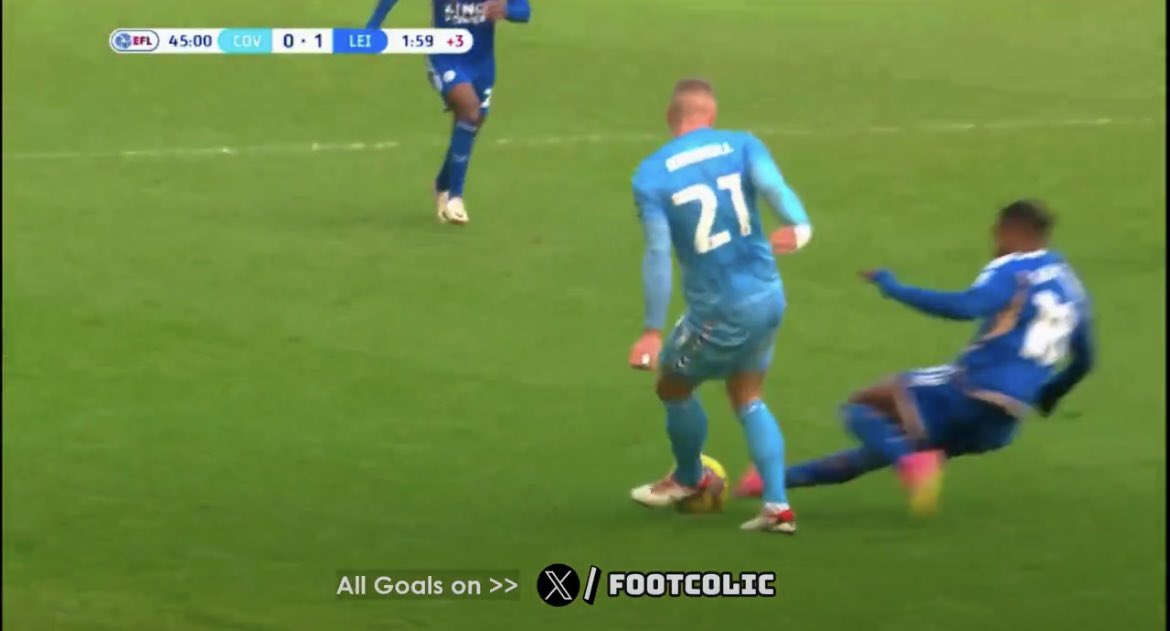 JackWhitman_7's tweet photo. One of these was a yellow card and the other one as a red. 

The officiating in English football is absolutely awful. https://t.co/xyYUOPNryz