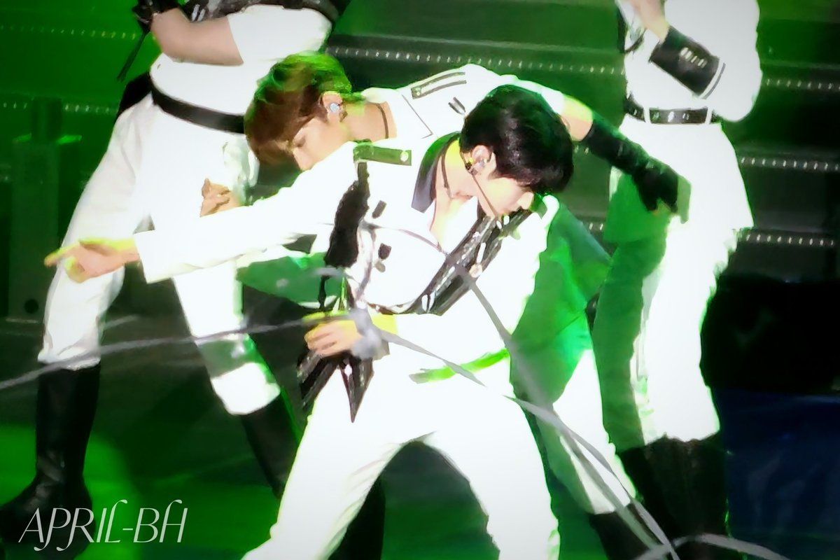 April_bh_matt's tweet photo. 240112🐹🐼
sharing together concert
p1 was taken by @iewaij_x
#SUNGHANBIN #성한빈 
#ZHANGHAO #장하오 
#haobin #SharingTogetherConcert
#ZEROBASEONE #ZB1 #제로베이스원 https://t.co/wfPtdtYRCC