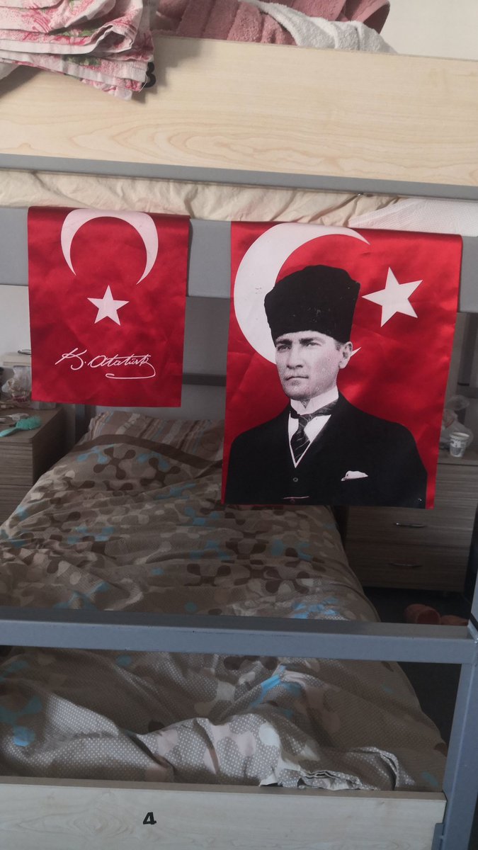 vantesile's tweet photo. O sırada benim yurt yatağına yaptığım süs... benimki daha güzel https://t.co/ZDRFXmkZJ8