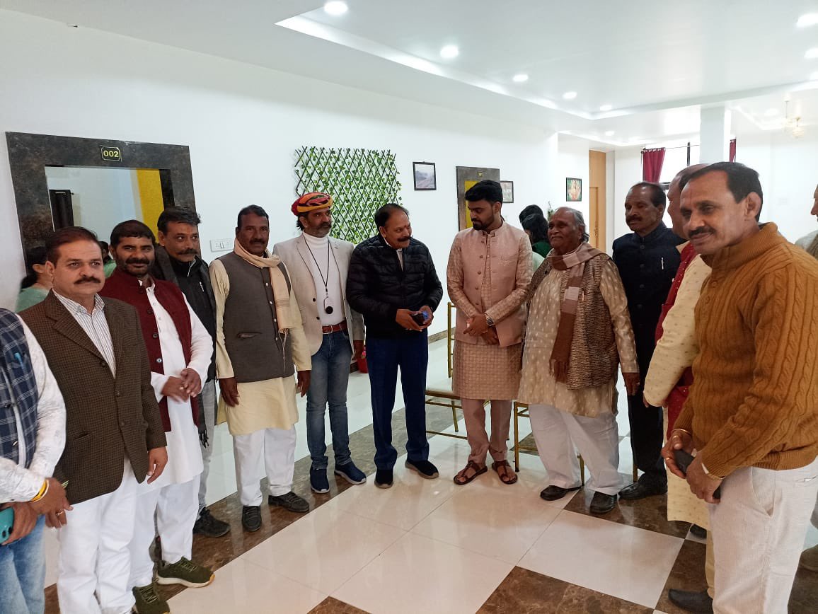 रॉयल पैलेस गार्डन में श्री सुरेश साबू जी के सुपुत्र श्री शुभम साबू के परिणयोत्सव कार्यक्रम में सम्मिलित होकर साबू परिवार को शुभकामनाएँ प्रेषित की।

मैं प्रभु श्री राम से आप के नयें दाम्पत्य जीवन को सुखमय बनाने की कामना करता हूँ। 

#rameshsaxena #रमेशसक्सेना
#sehore #सीहोर