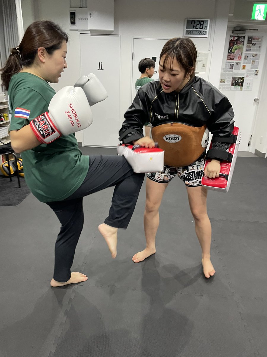 sfmgmiurabeach's tweet photo. 選手もフィットネスもムエタイ楽しむ！
#三浦市 #尚武会 #尚武会フジワラムエタイジム #maxmuaythai #藤原乃愛 https://t.co/P86nGki8ha