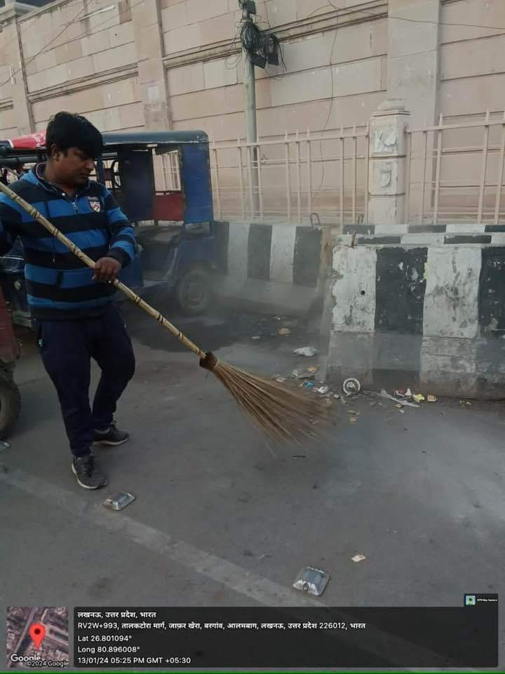 LMC_Lucknow's tweet photo. विभिन्न जिलों से आए लोगों को बेहतर रहने का माहौल उपलब्ध कराने के लिए रेन बसेरा के पास विशेष सफाई की गई l
#dontuseplastic
#coldwave
#pollutionfreelucknow
@aksharmaBharat
@CMOfficeUP
@HardeepSPuri
@MoHUA_India
@NagarVikasUP
@SwachSurvekshan
@SwachhBharatGov
@UPGovt https://t.co/XXZWzlsez7