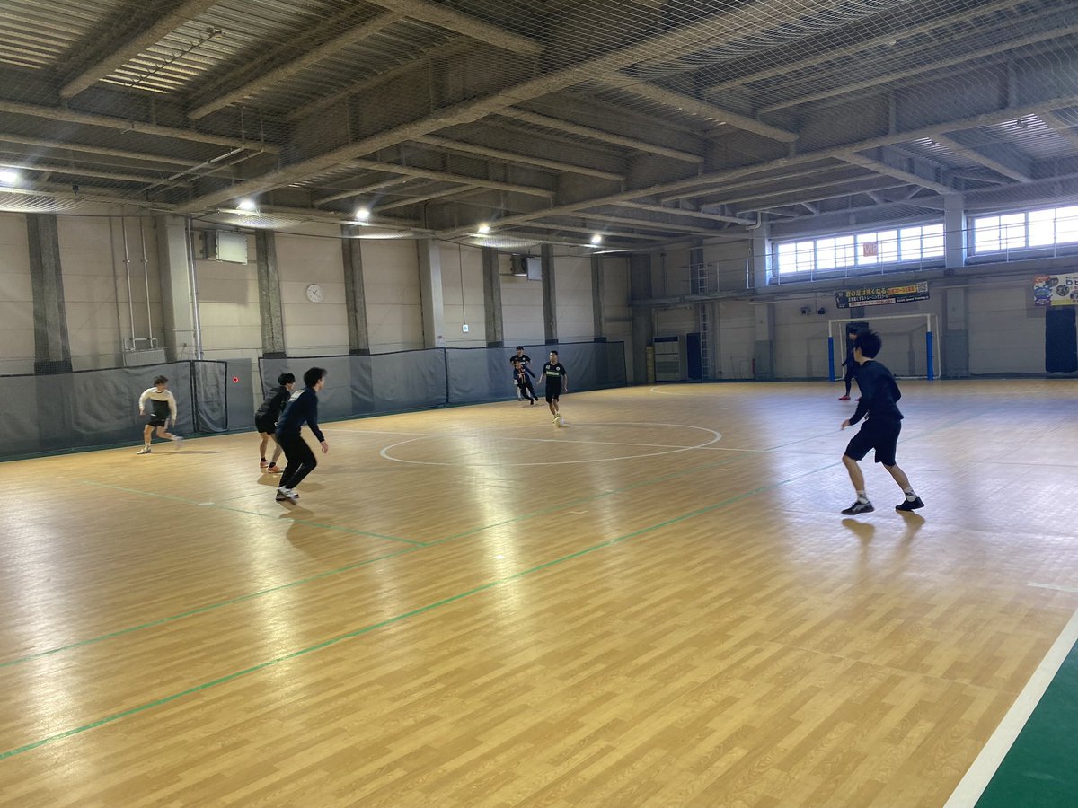 新年1発目！！にふさわしすぎる人数と強度のトレーニングでした。
改めてチームとして成長するために、サポートしていただいている方々がいることを再共有してスタートしました。
今年は3部昇格と選手権都大会出場を明確な目標に。

改めて選手、スタッフ募集中です！お待ちしております！