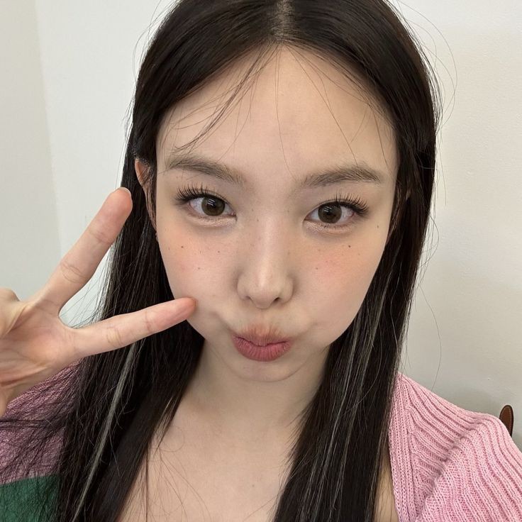 hii im rey ! lf moots

— filo, 08, he / him
— i stan twice, stayc, ive, nwjns, loona, itzy, billlie, triple s, nmixx, etc.
— not new to #kpoptwt / #stantwt

♡ / ↻ to spread