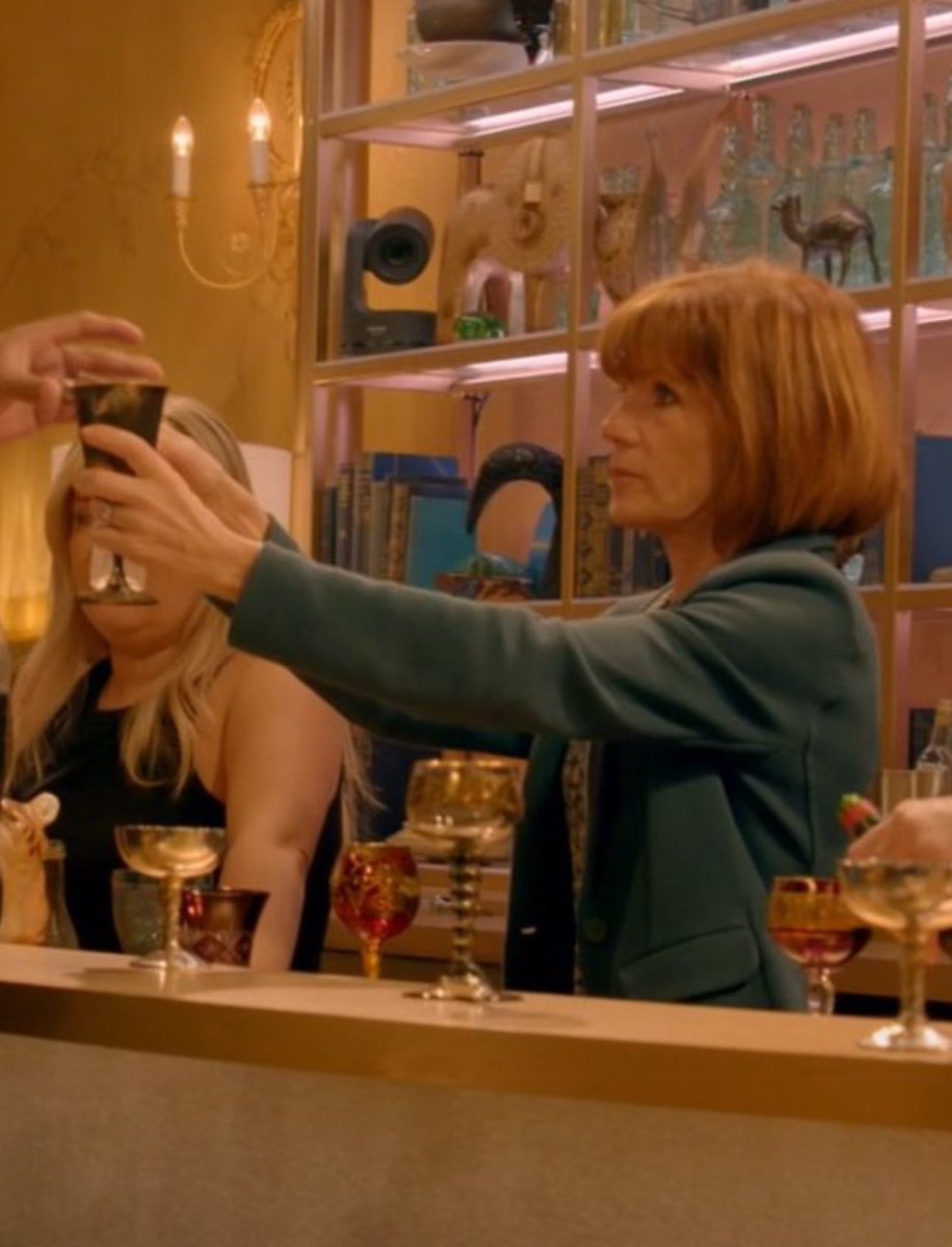 I don’t mean to be delusional, but look at her face. That face knows what’s happening right now. She isn’t going to drink it. She’s going to pour it out and call him a traitor. I will not believe she drunk it. Diane PLEASE don’t drink it #TheTraitorsUK #TheTraitors