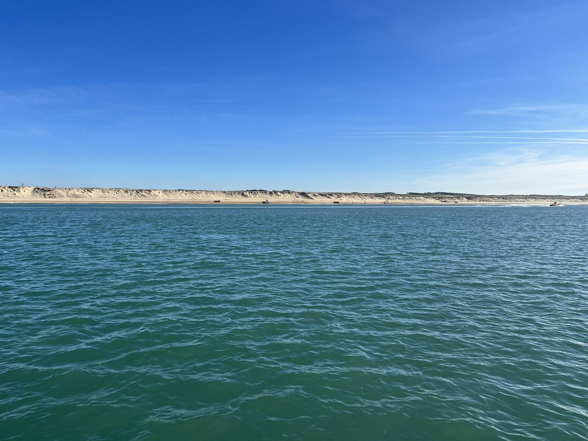 Une superbe et très attendue fenêtre météo ce week-end exploitée pour un levé bathymétrique haute résolution au large de Biscarrosse et de la communauté de communes des Grands lacs (40).
Une mission passionnante de suivi du trait de côté pour nos océanographes et hydrographes !