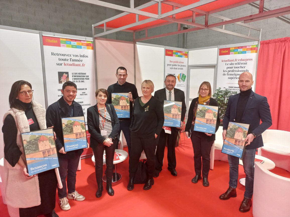 Aujourd’hui sur le Salon de l’Etudiant de #Besançon, nous avons eu l’honneur de remettre le trophée de la 11e place du classement des meilleures villes étudiantes de l’Etudiant 👏

<a href="/RA_BFC/">Région académique Bourgogne-Franche-Comté</a> @BFC_region <a href="/villedebesancon/">Ville de Besançon</a> <a href="/acbesancon/">Académie de Besançon</a> <a href="/fc_univ/">université de Franche-Comté</a>