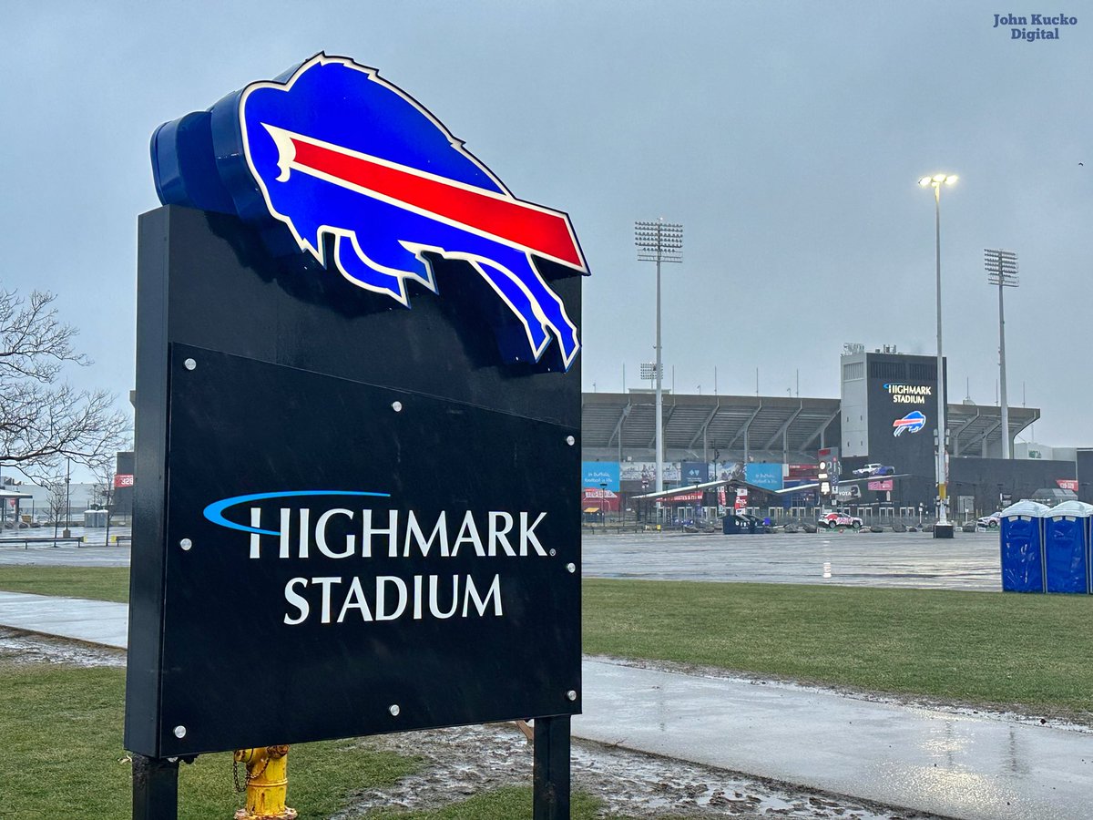 john_kucko's tweet photo. Blustery in Buffalo:  Heavy snow may be the LEAST of the problems for brave #Bills fans venturing here to Orchard Park tomorrow.  Some of the Porta
Potties are no longer upright this morning. #BillsMafia @News_8 @andyparkertv @EricSnitilWx @JimCantore @StephanieAbrams @StormHour https://t.co/V3eJYbtf92
