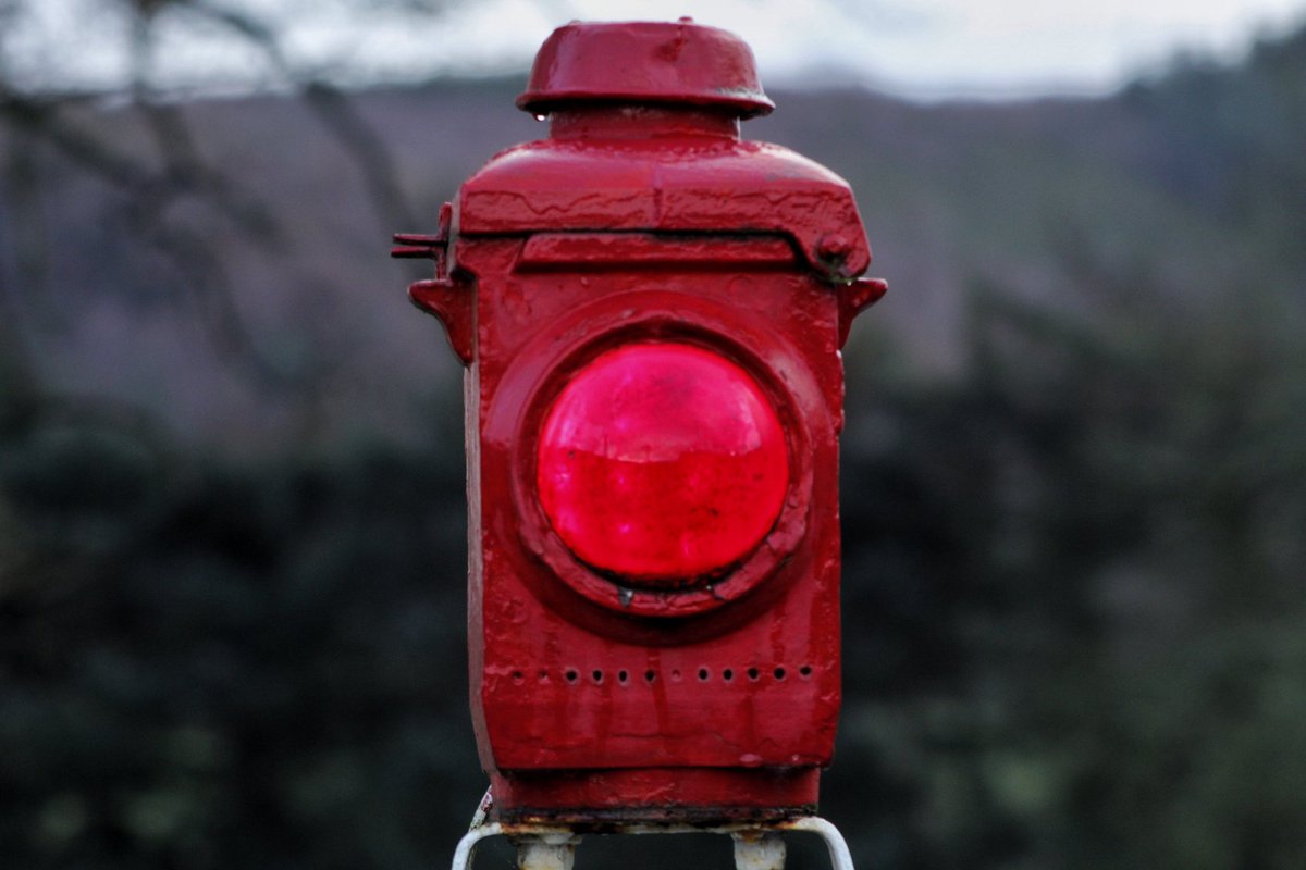 Look how cool this vintage train light is🚂 #vintage #trainlight #photography #photographylovers #photographyeveryday #photographylife #photographyislife #photographyaddict #photographydaily #canon4000d