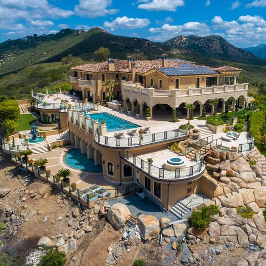 Majestic Mountaintop Estate with Unparalleled Views and Unrivaled Luxury in El Cajon, California