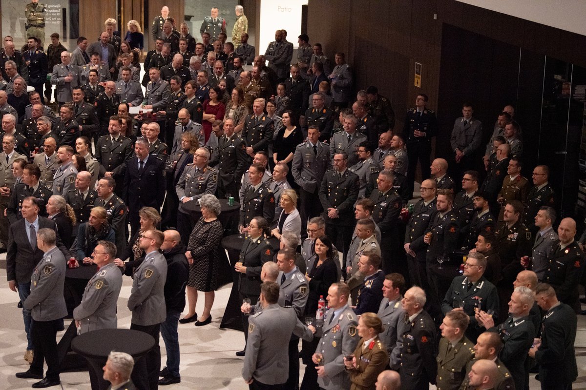 Thursday evening the Commander of 1GNC, Lieutenant General Tak, hosted his New Year reception at the LWL museum in Münster. It provides guidance and an outlook on the upcoming year and provides the opportunity for deeper integration at the very beginning of 2024. #newyear #NATO