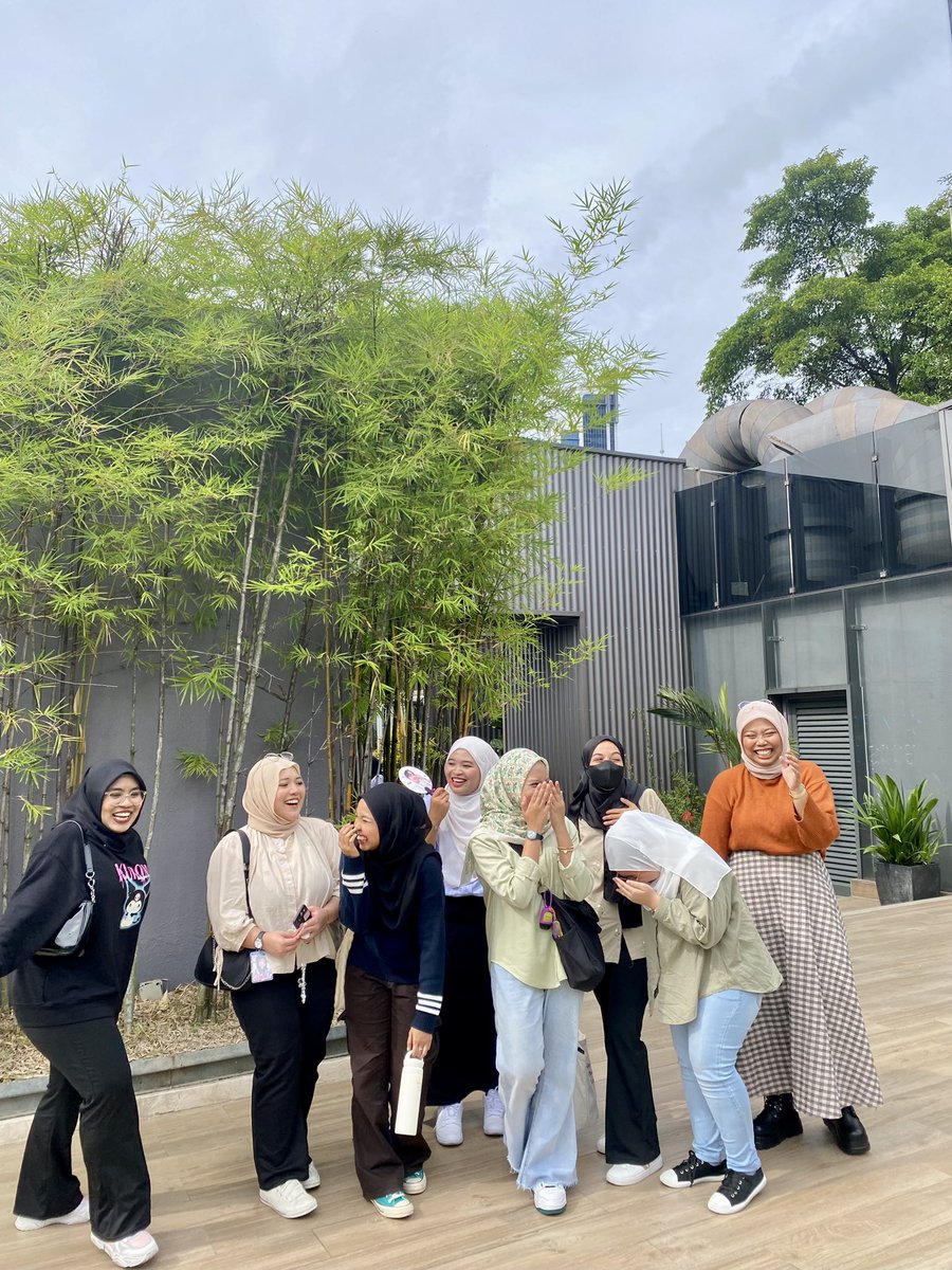 is_finaaa's tweet photo. i was alone there actually and they invited me in 🥺🩷  @nisxhae @fluffyssuk @pjwscg @jwonab @JHosunshineee @atirahnrmi https://t.co/RhqUj3hWTg