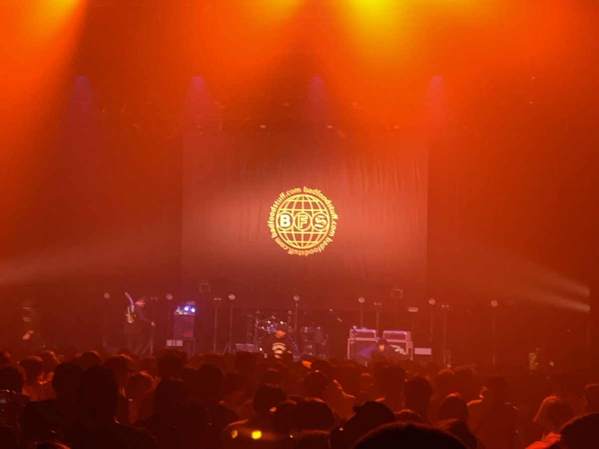 mitsuimitsuo_m's tweet photo. BAD FOOD STUFF@豊洲PIT
印象に残った3つのシーン

・スキャフル×LOW IQ 01のSUPER STUPID 2
・BRAHMANトシロウの震災を意識したMC
・BACK DROP BOMBの演奏中、忍さんが近くに駆け寄っっていった時の仁さんの照れた表情

凄く良いイベントだった！

合間にadidas買ったけどY2Kの装いで活躍しそう！ https://t.co/jReIr8uSEZ