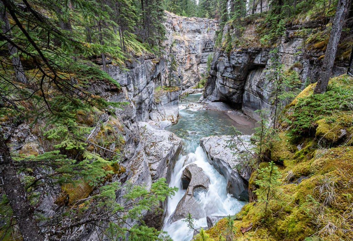 Maligne Canyon Hike, Jasper National Park dlvr.it/T1L2CS via @HikeBikeTravel