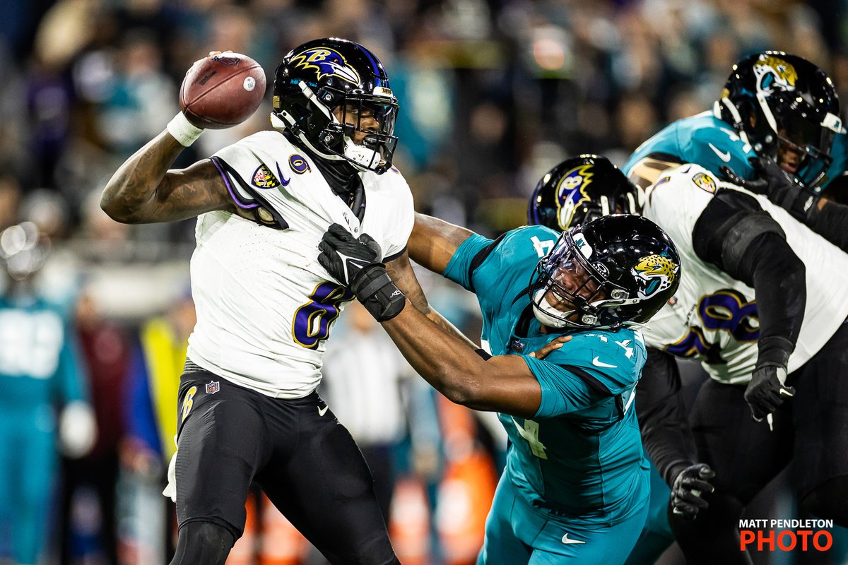 bymattpendleton's tweet photo. #FourFrames from the Jaguars vs Ravens on Dec 17th 2023.
📸 for @Jaguars
#sports #photography #football https://t.co/dgZJ6avAdo