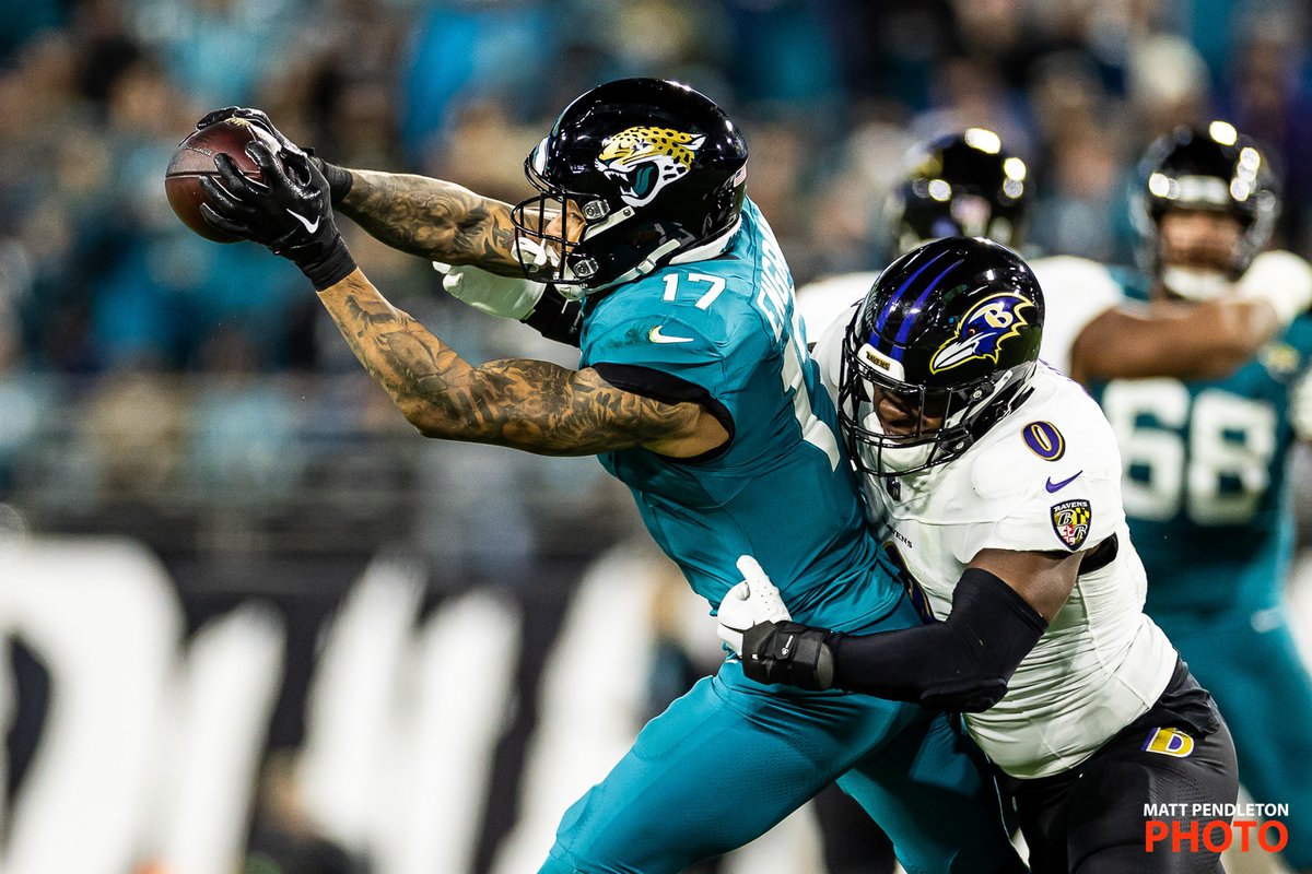 bymattpendleton's tweet photo. #FourFrames from the Jaguars vs Ravens on Dec 17th 2023.
📸 for @Jaguars
#sports #photography #football https://t.co/dgZJ6avAdo