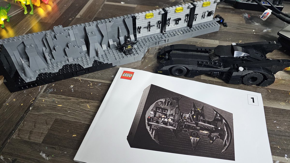 ChloeSauras's tweet photo. 🦖LIVE NOW ON TWITCH!🦖
Continuing to build the Batcave today! Man this set is awesome and I've been looking forward to this all week! @XSpartanAimeeX hands will also make another appearance as she will be building the Venator ship!
Link below 👇
#Lego #Batamn https://t.co/wSyMkehOCm