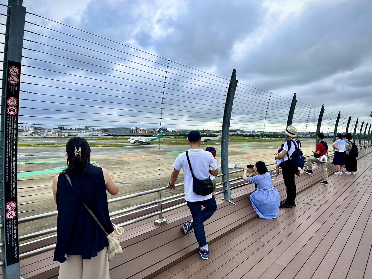 RonallChersan's tweet photo. 🛫 วันเด็กที่ไทย หนึ่งปีมีเพียง 1 วัน แต่สำหรับเด็กญี่ปุ่น 1 ปีจะมี 365 วัน .. เพราะแรงบันดาลใจมันควรเกิดขึ้นได้ในทุก ๆ วัน ❤️

📍Fukuoka Intl. Airport https://t.co/RGThasvWSJ