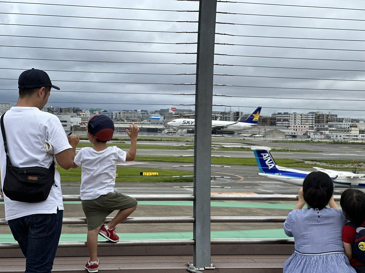 RonallChersan's tweet photo. 🛫 วันเด็กที่ไทย หนึ่งปีมีเพียง 1 วัน แต่สำหรับเด็กญี่ปุ่น 1 ปีจะมี 365 วัน .. เพราะแรงบันดาลใจมันควรเกิดขึ้นได้ในทุก ๆ วัน ❤️

📍Fukuoka Intl. Airport https://t.co/RGThasvWSJ