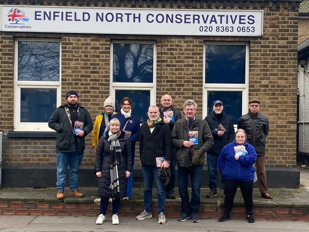 Thank you to <a href="/AndrewBoff/">Andrew Boff</a> for coming to Enfield North today to join us campaigning for the London mayoral elections. <a href="/joanne4enfield/">Joanne Laban</a> <a href="/EmmaSupple/">Emma Supple</a> <a href="/andrewjthorp/">Cllr Andrew James Thorp</a> <a href="/HanDysonCertel/">Jumping frog</a> <a href="/CllrEdwardSmith/">Councillor Edward Smith</a> <a href="/Calum_McG/">Calum McGillivray</a> <a href="/MR4Town/">Cllr. Mike Rye, OBE</a> Roger and Maxwell.