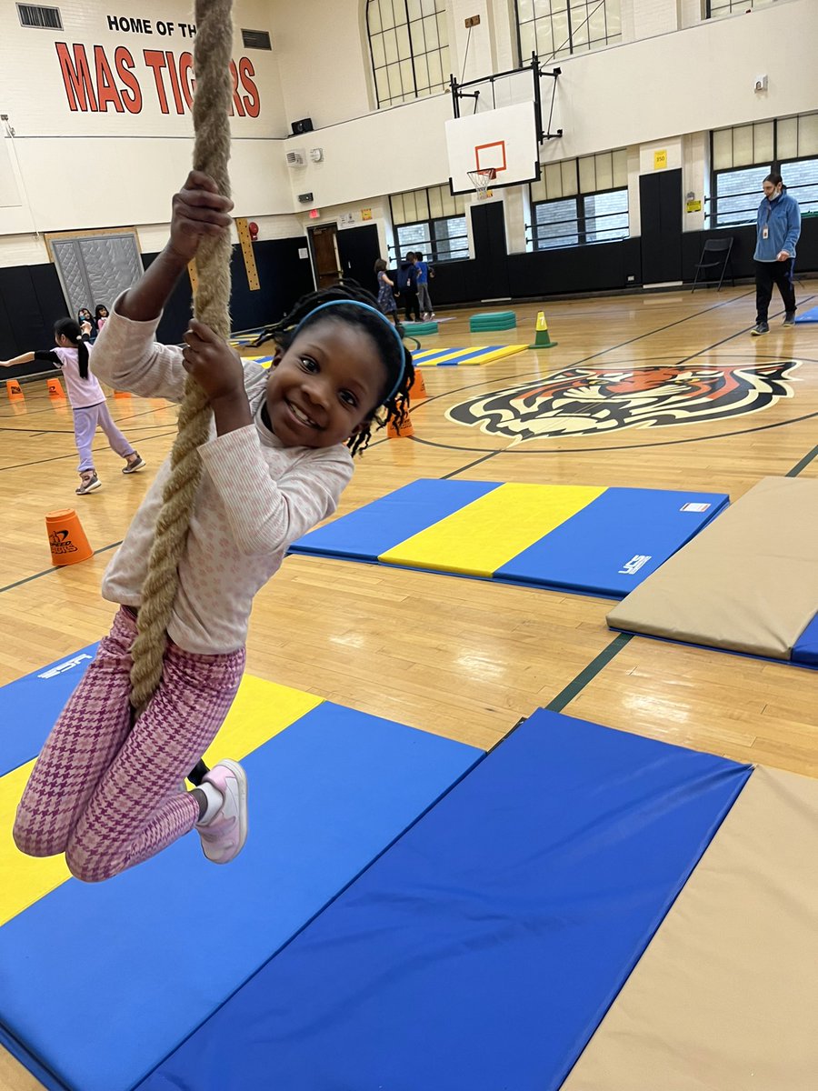 MAS_PhysEd's tweet photo. Students have developing core strength and putting it to use in our stations. No better way to swing into the new year than with our gymnastics unit! #corestrength #nevergiveup https://t.co/0p9UduBT5T