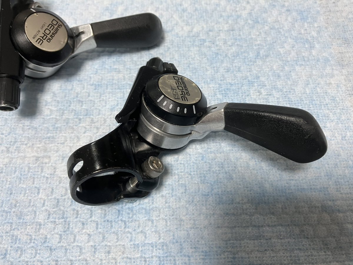 KSIyMVTo1pA9FgH's tweet image. 今日のシマノSL-MT60(R)
ベースプレートが歪んでたし、中もちょっと錆びてた。
7速目感はスプリング穴のせい。
でもこれ使わないかも…
#oldmtb #retrobike