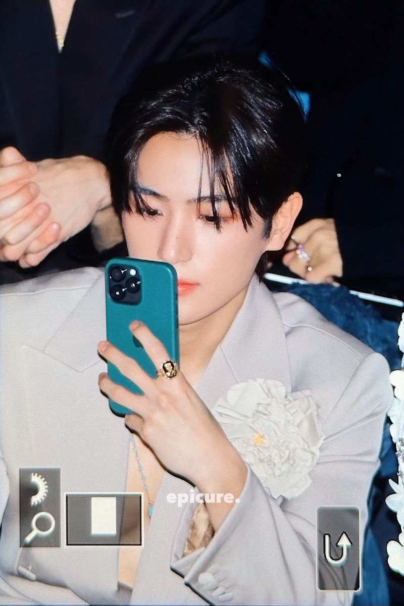 epicure913's tweet photo. 240113 #현재 #이재현 #HYUNJAE 

#DGFW24xHYUNJAE #DGFW24 
@dolcegabbana https://t.co/jRvaLPlpH1