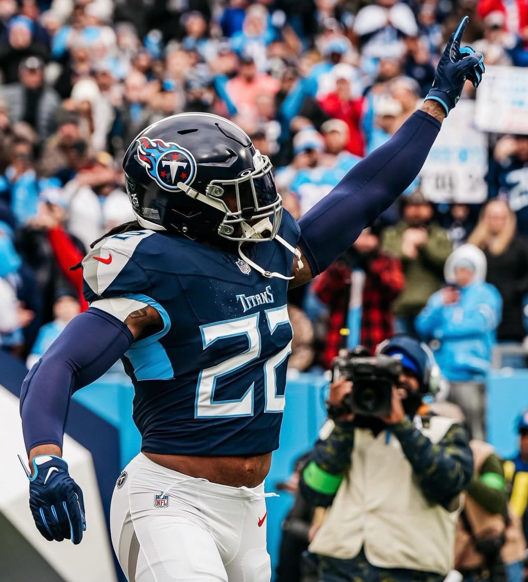 TitansStats's tweet photo. Derrick Henry’s Career Rushing Stats from HS, #CFB &amp; #NFL:

Yulee HS:
•1,397 Carries 
•12,124 Yds 
•153 TDs

#RollTide:
•602 Carries
•3,591 Yds
•42 TDs

#Titans:
•2,030 Carries
•9,502 Yds
•90 TDs 

Totals:
•4,029 Carries 🔥
•25,217 Yds 🔥
•285 TDs 🔥

(📸: #Titans) https://t.co/0zmpx7YhnM