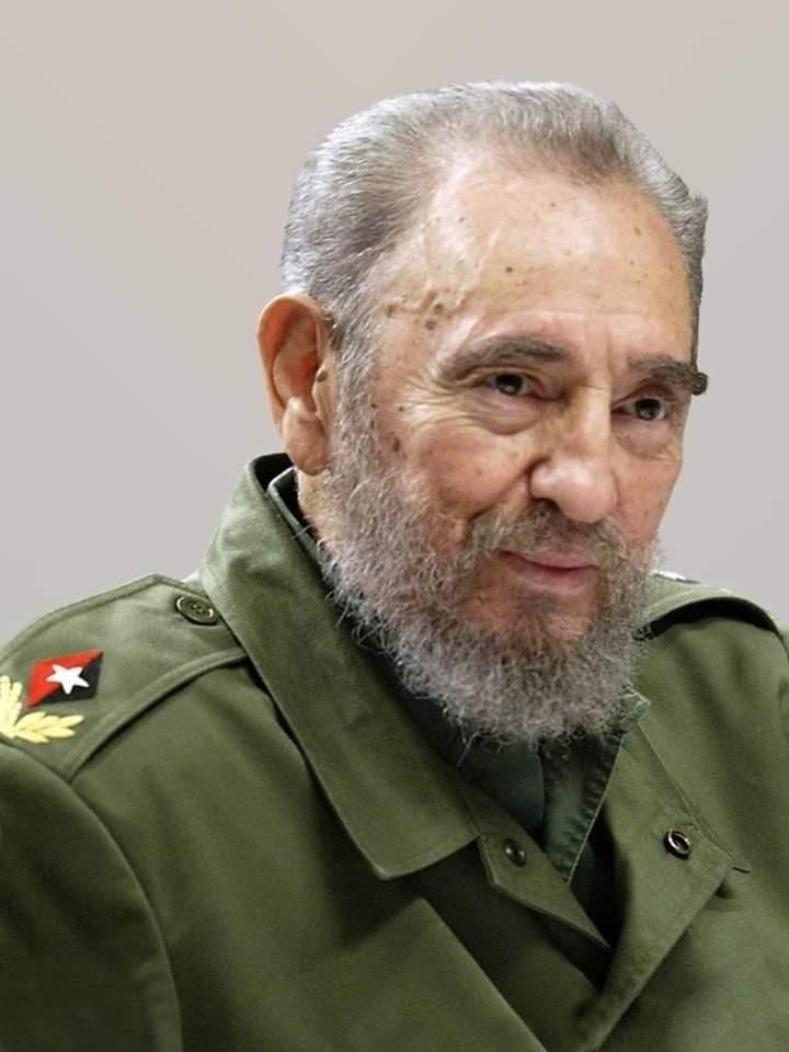 Giro5O's tweet photo. "Tenemos el deber de seguir luchando por la transformación de la sociedad humana por los caminos correctos, los caminos revolucionarios, a la vez que preservamos la paz". #FidelPorSiempre #IslaRebelde #UnidosXCuba https://t.co/CBkAYuahsC