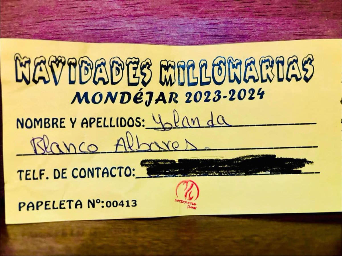Yolanda Blanco Albares y su familia han sido los ganadores 🏆de las Navidades Millonarias 2023-2024 de #MONDEJAR, con Ticket sellado en OSTEOPATIA DAN. Enhorabuena 🎊🎈🍾.