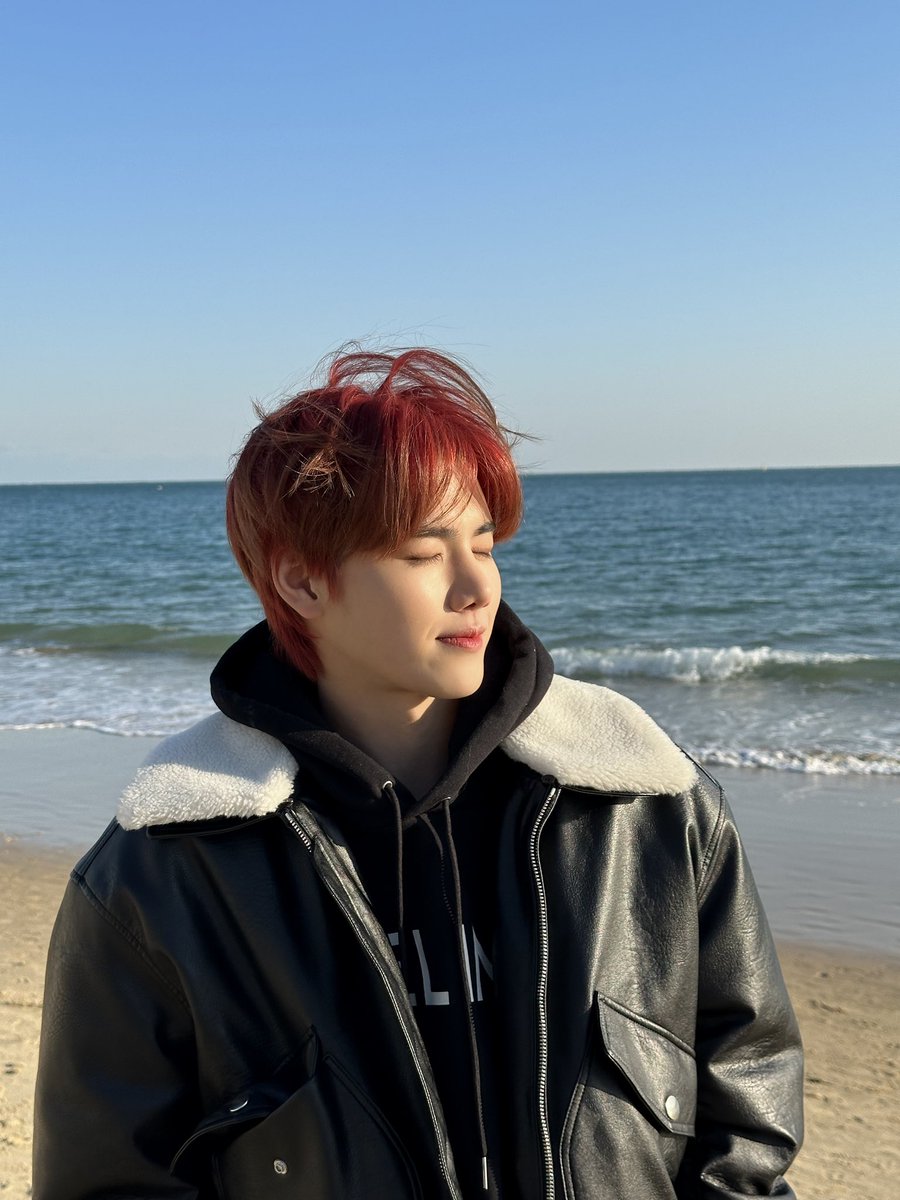 CRAVITY_twt's tweet photo. 미니는 바다가 좋다!
#민희 https://t.co/REMny0zB3A