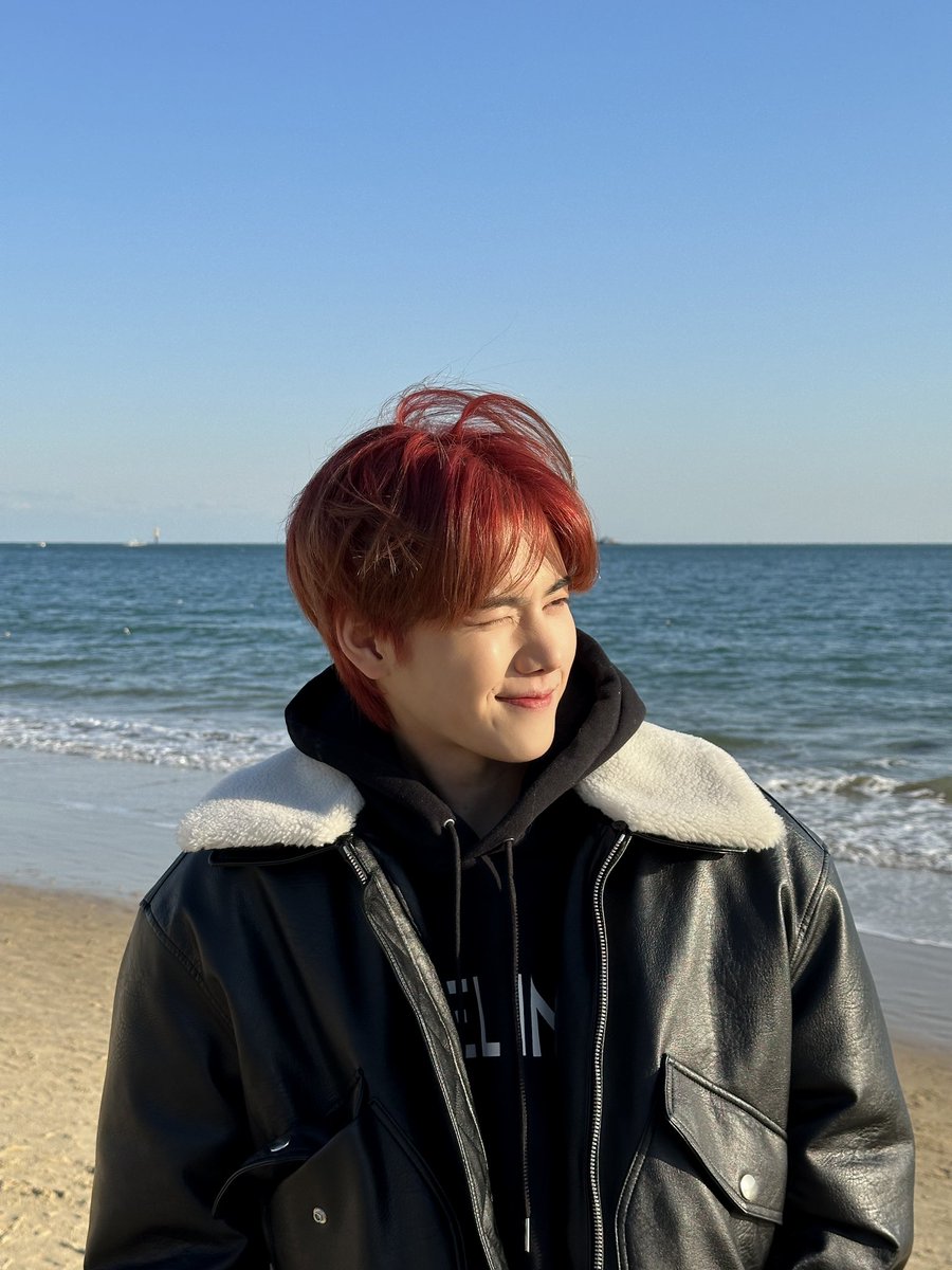 CRAVITY_twt's tweet photo. 미니는 바다가 좋다!
#민희 https://t.co/REMny0zB3A
